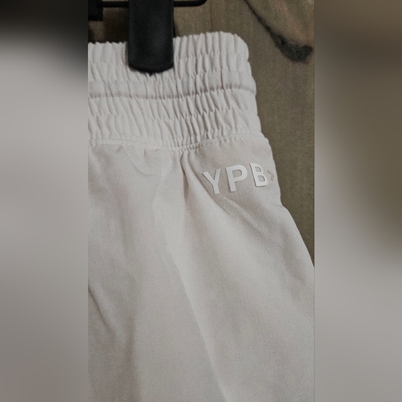ABERCROMBIE YPB motionTEK High Rise Lined Workout Short.White. Size XS - Picture 11 of 13